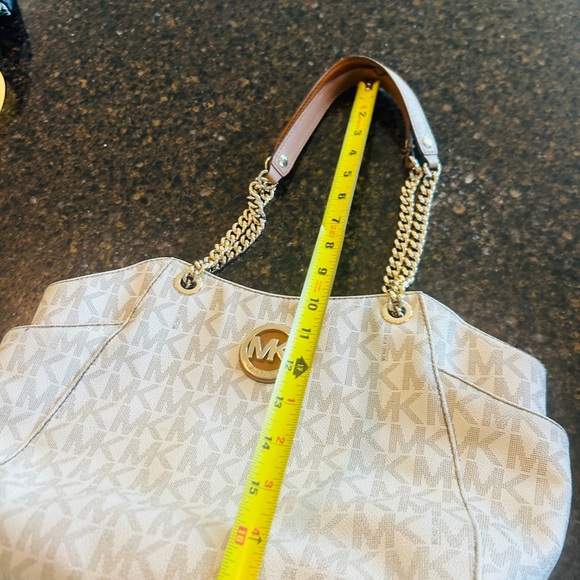 Michael Kors Monogram Beige Shoulder Bag - Picture 5 of 7